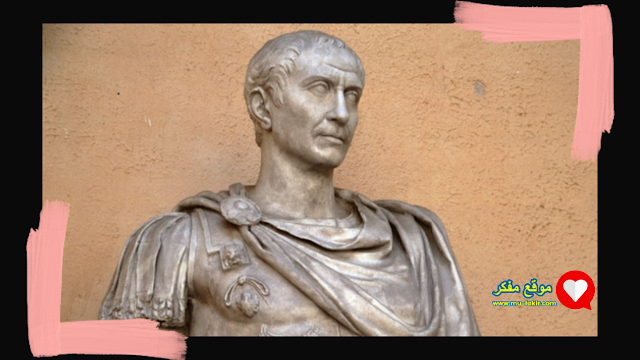 صورة: تمثال للقائد الروماني يوليوس قيصر
