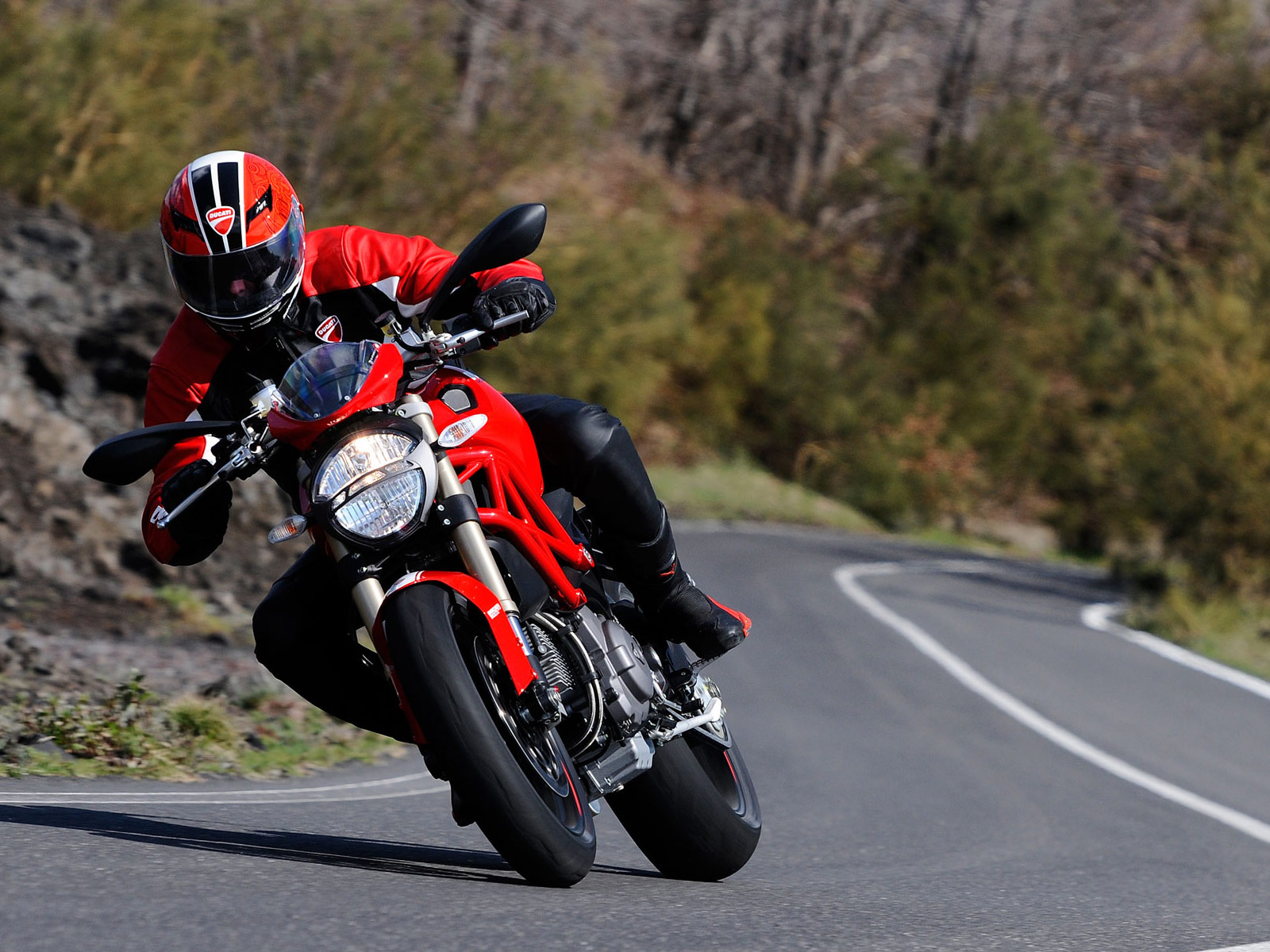 Gambar Motor 2013 Ducati Monster 1100 EVO pictures 