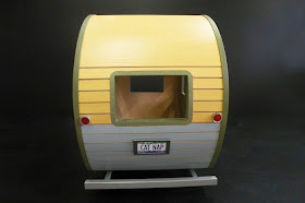 06-Cat-Nap-Judson-Beaumont-Straight-Line-Designs-Happy-Animals-in-Pet-Trailers-www-designstack-co