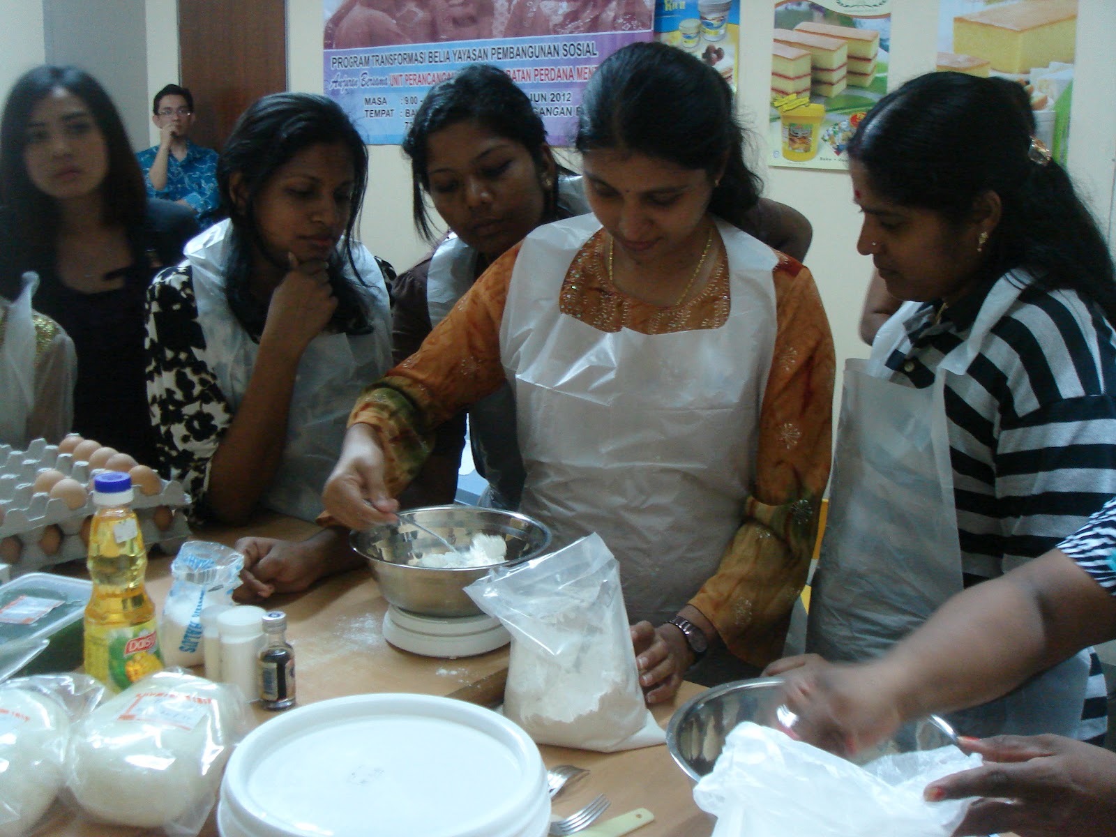 Yayasan Pembangunan Sosial: Kursus Membuat Kek, Roti dan 