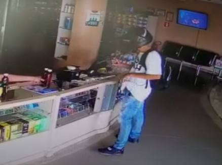 VIDEO:  Bandidos assaltam farmácia na cidade de  Dom Basílio, um é preso e outro é baleado