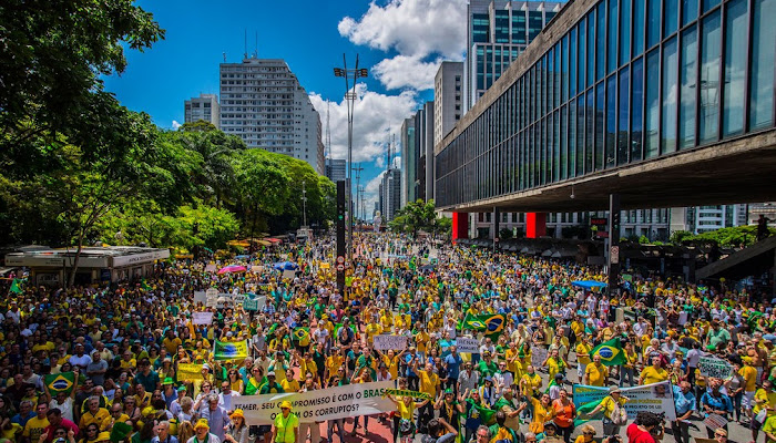 Manifestações a favor da Lava Jato;Milhares protestam pelo país em apoio às investigações