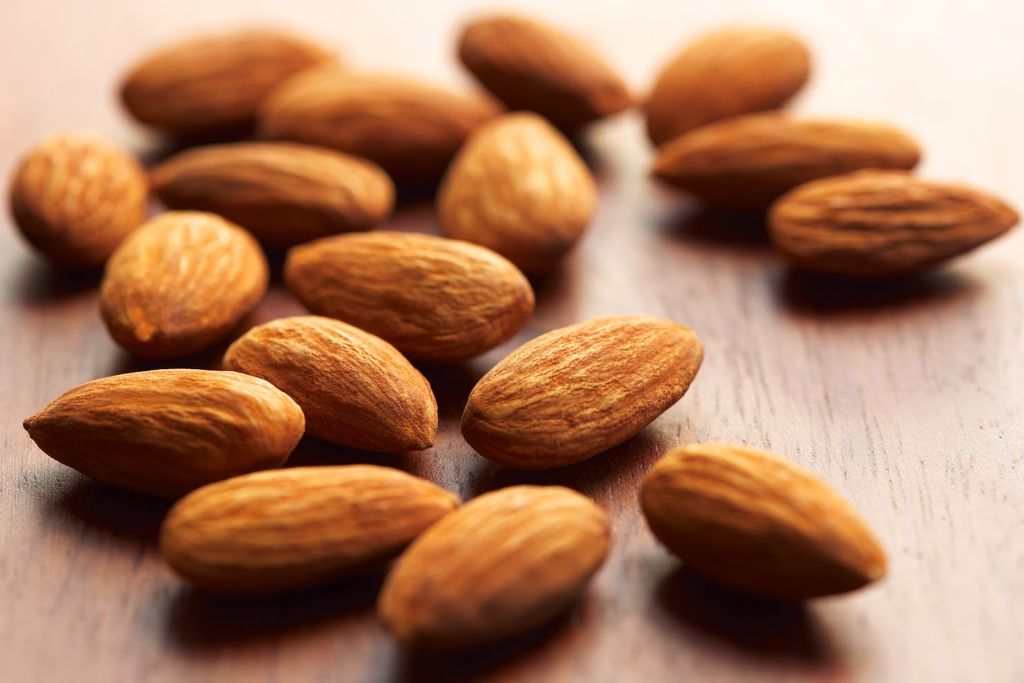 kacang almond di indomaret