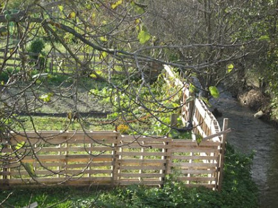 Privacy Fence Out of Pallets