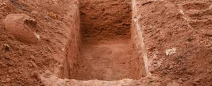 سندھ کے شہر ٹھٹھہ کے تاریخی قبرستان میں خزانے کی تلاش کے چکر میں نامعلوم افراد نے قبریں کھود ڈالیں