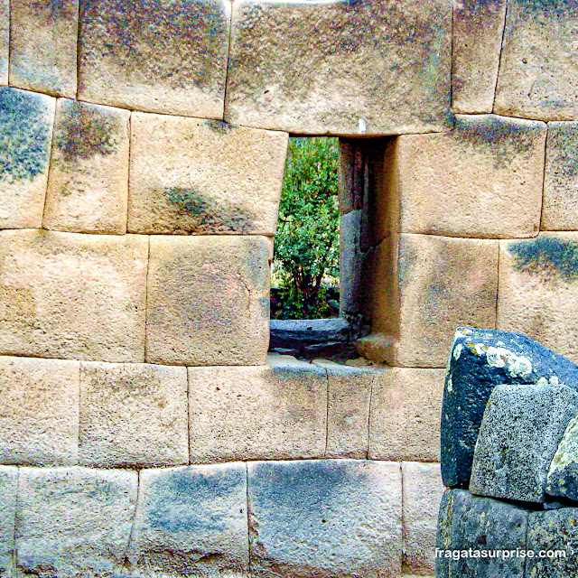 Templo de Wiracocha em Raqchi no Peru