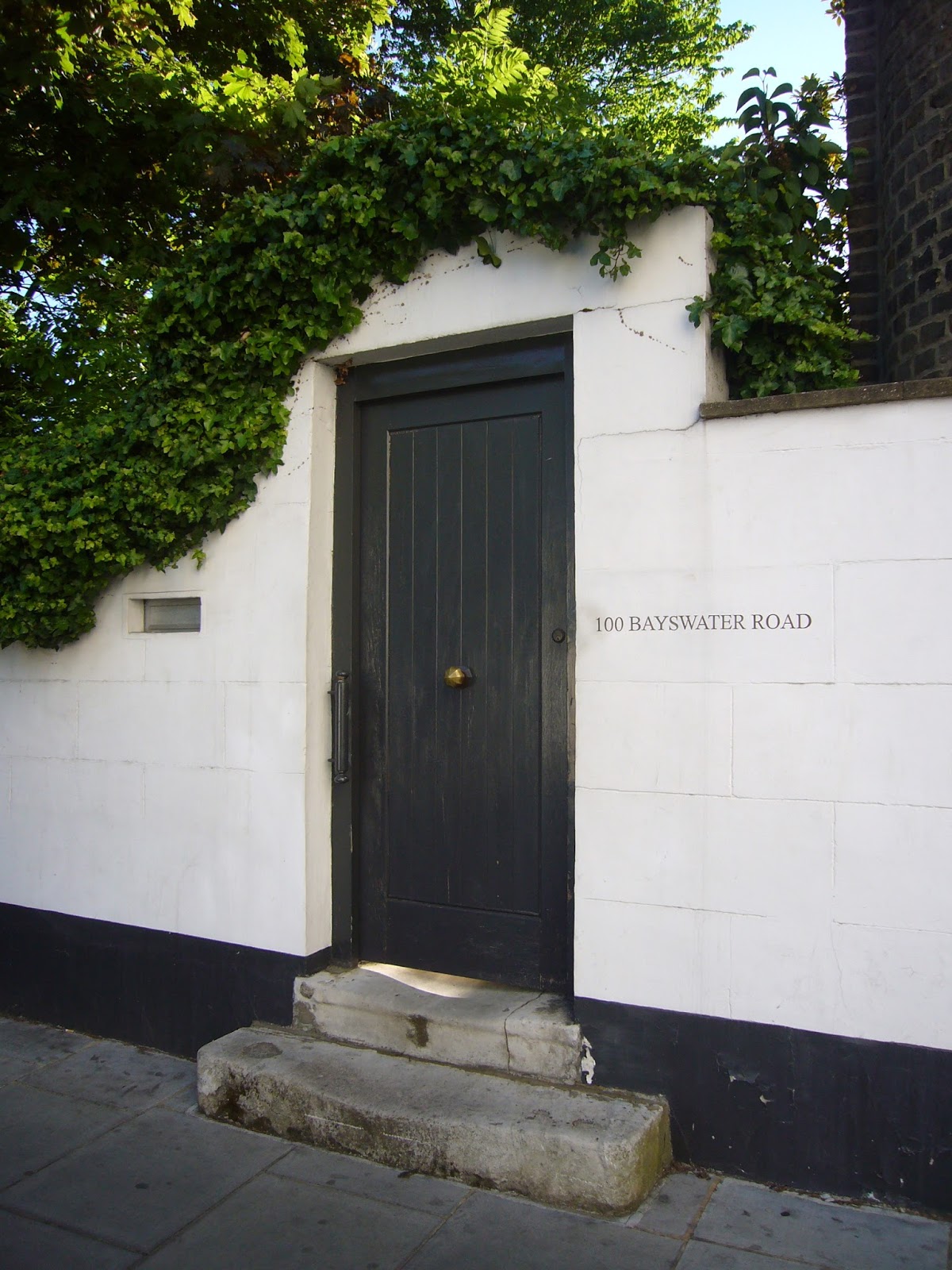 Holmes And Poirot In London ロンドン ベイズウォーターロード100番地 100 Bayswater Road Holmes And Poirot In London ロンドン ベイズウォーターロード100番地 100 Bayswater Road