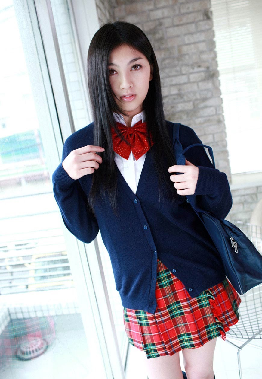 Saori Hara sexy Schoolgirl Outfit