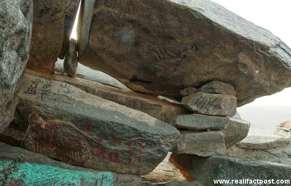 Melihat Ruangan Gua Hira Dari Dalam