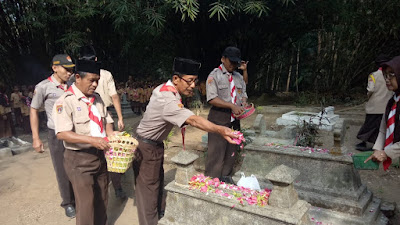 Hari Ulang Tahun Pramuka ke 58, Pramuka Kwaraan Kecamatan Pituruh Adakan Ziarah Makam Pahlawan Pramuka
