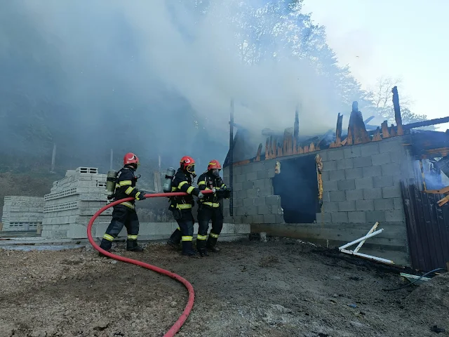 Incendiu într-o gospodărie din Basarabi
