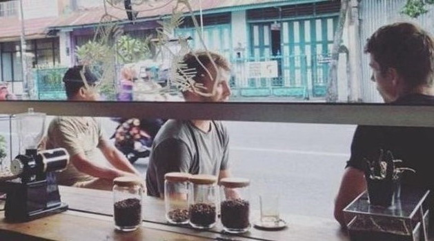 Desain Warung Kopi Sederhana Tepi Jalan