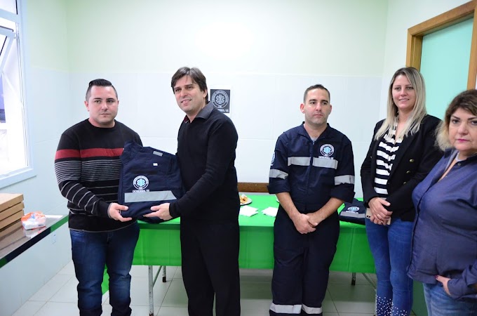 Prefeitura de Cachoeirinha entrega novos uniformes para o Serviço de Ambulância Municipal