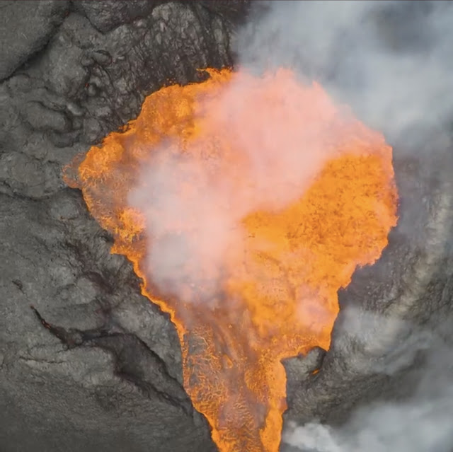 Great never before seen footage of a volcano erupting.