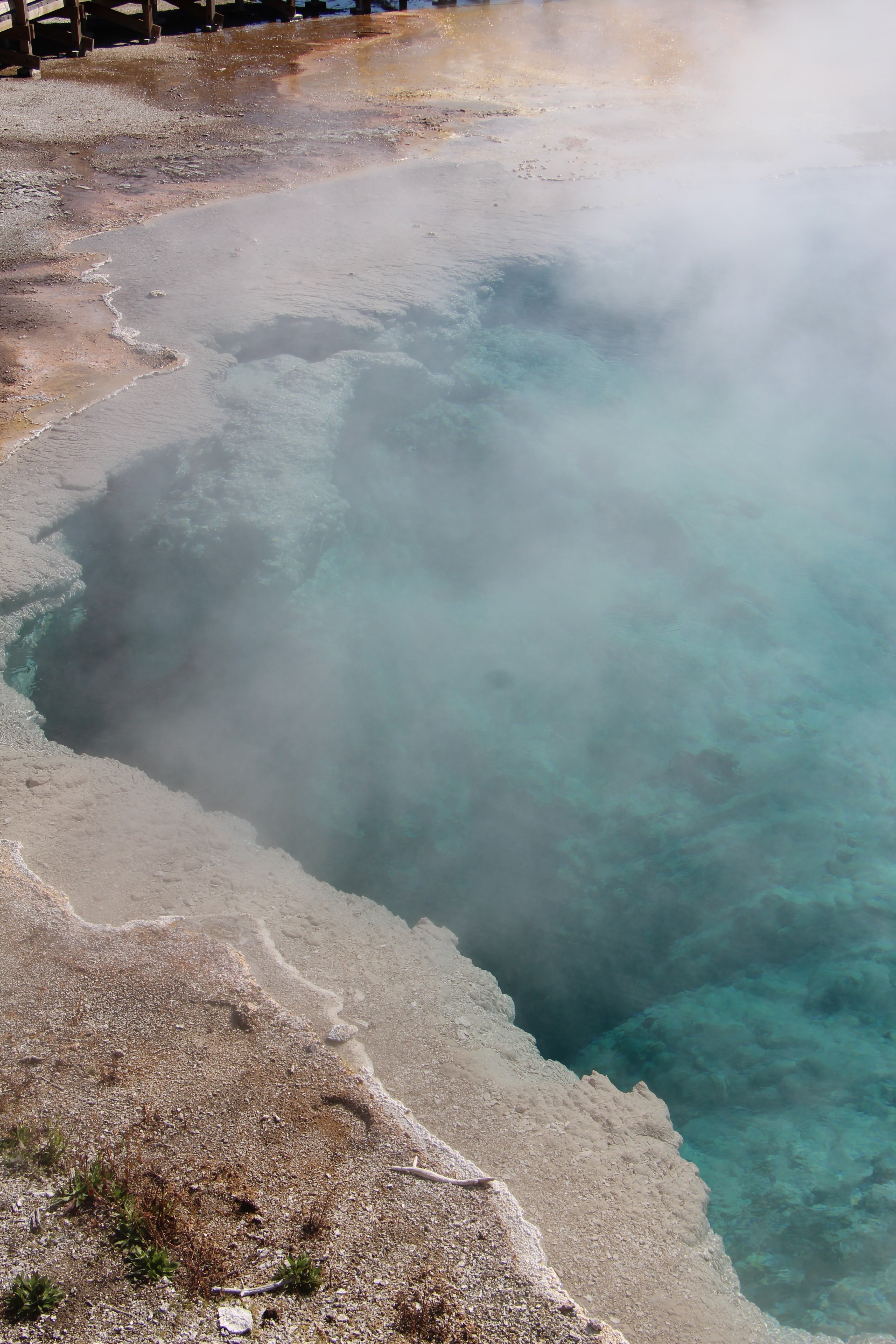 yellowstone, wyoming, hot springs, Yellowstone lake, yellowstone hot springs, national park, wyoming travel guide, us national park