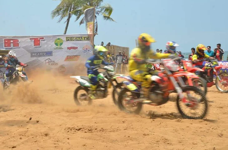 Lepas 430 Peserta Grass Track Championship 2019 di Pantai Slopeng, Wabup Fauzi: Ini Bagian dari Promosi