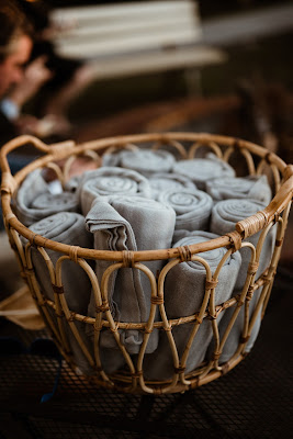 blanket pashmina favors in basket