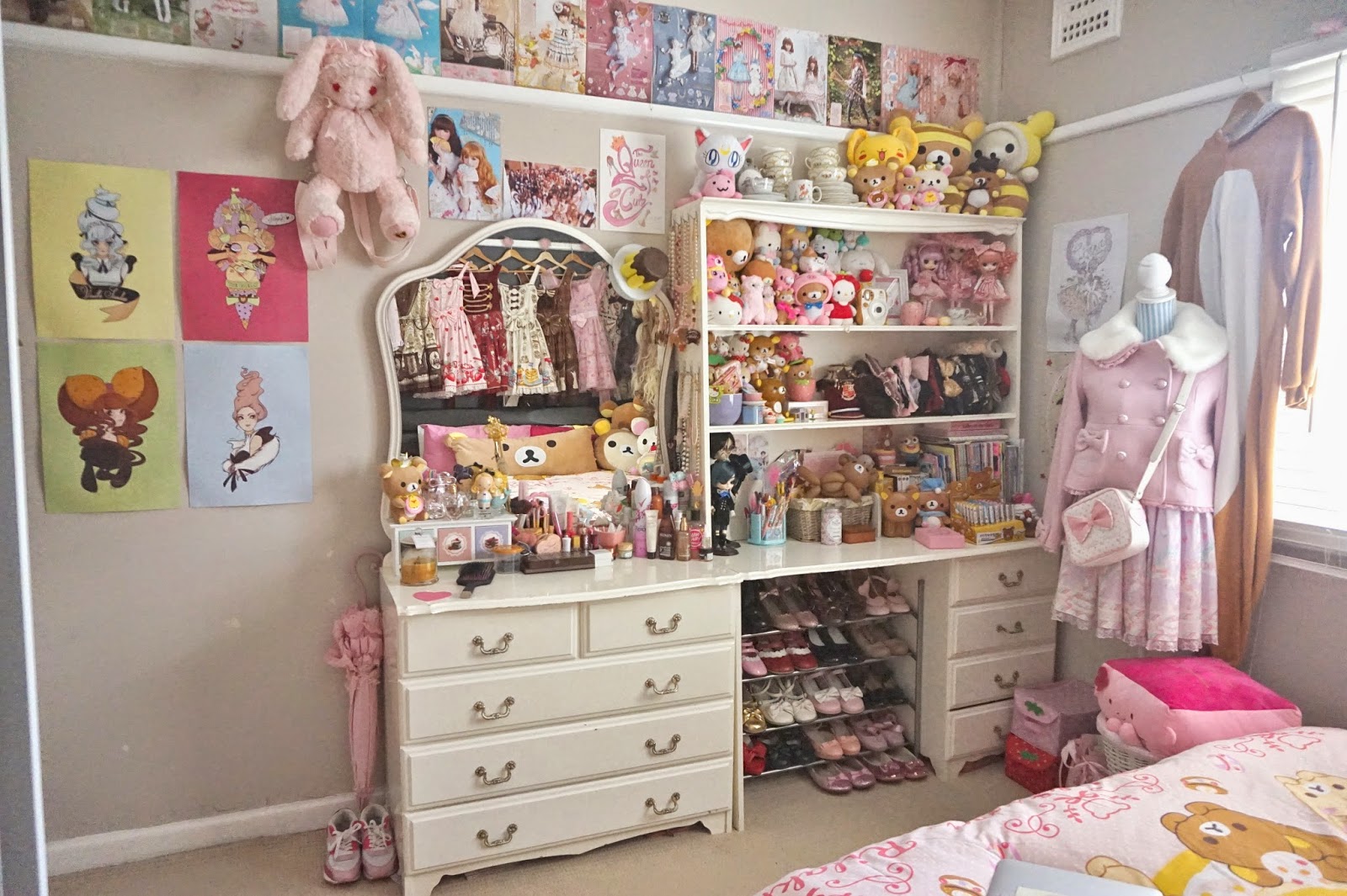 Milkyfawn - A lolita blog.: Welcome to my bedroom!