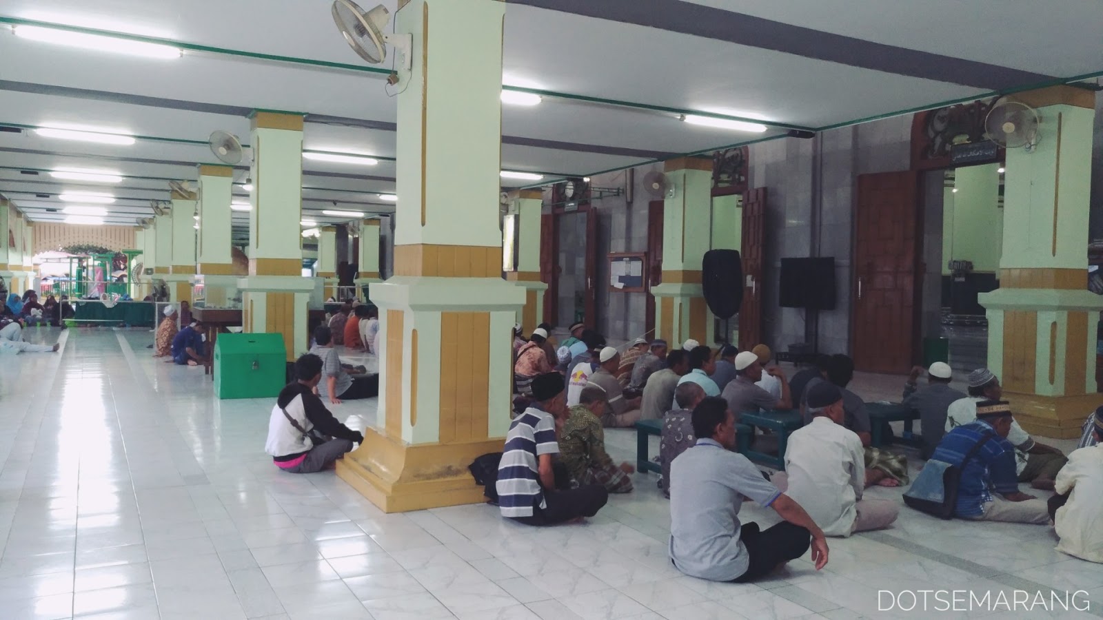 Seperti Apa Berbuka Puasa di Masjid Kauman Semarang?