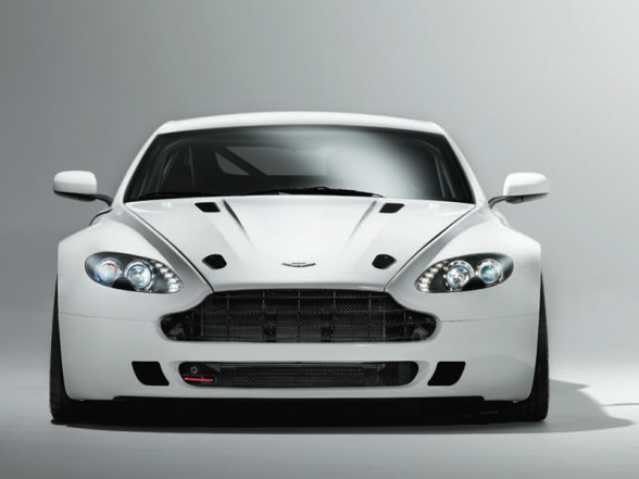 The 2009 Vantage GT4 also has larger front brake discs with revised cooling