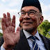 'Takiyuddin jangan gopoh, saya sekarang di Kementerian Kewangan & ada dokumen bersama saya' - Anwar Ibrahim