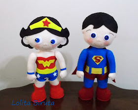 Mulher maravilha e Superman em feltro