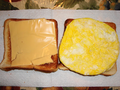 egg sandwich on toast