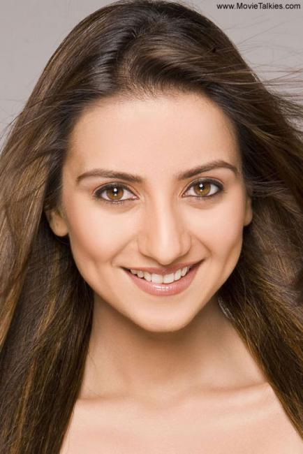 Yamla Pagla Deewana Movie Actress Kulraj Randhawa Stills. kulraj randhawa