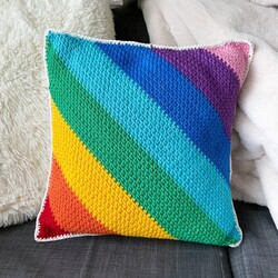 Cojín arco iris a crochet patrón gratis