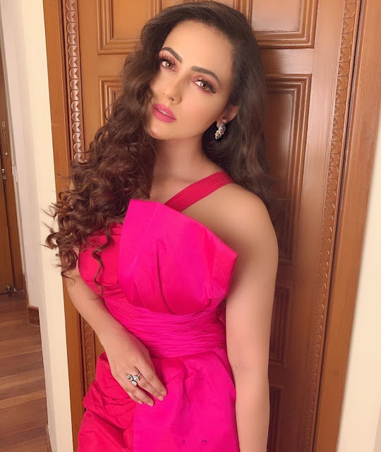 Sana Khan looking ravishing in a pink sleeveless outfit, exuding glamour and style.