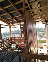 Ampliación de casa con pallets de madera reciclados