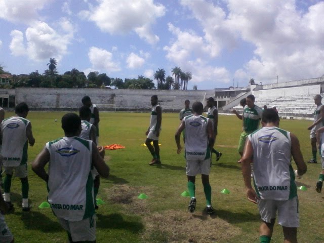 Jogadores participam de treinamento leve no final de semana