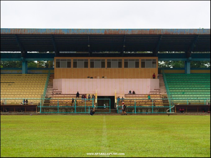 Foto jalan-jalan ke Stadion Gelora Satria Kebanggaan Masyarakat Kota Purwokerto.