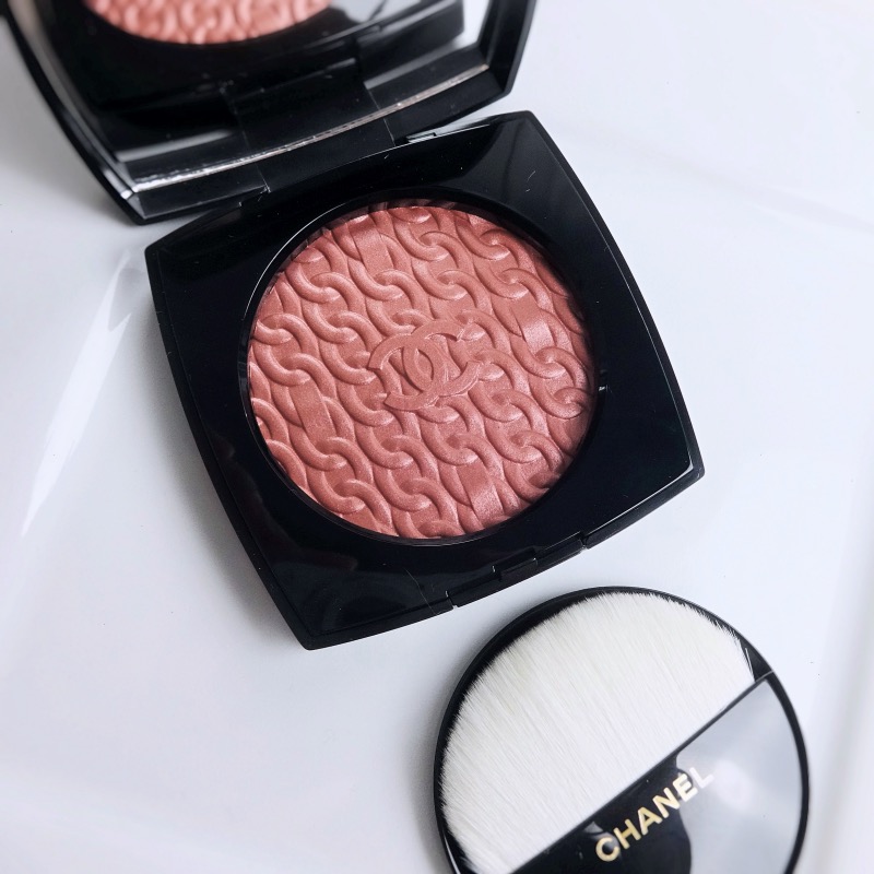 Chanel Holiday 2020 makeup collection review swatches