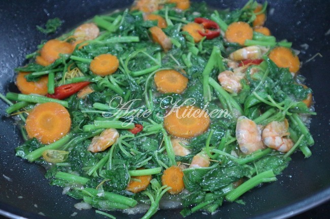 Sayur Bayam Goreng Ala Fasha Sandha - Azie Kitchen