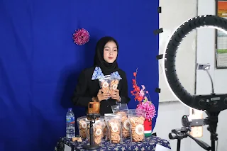 Brebes, 7 Maret 2024 – Sebanyak 8 sekolah di Kabupaten Brebes mengikuti Lomba Kompetensi Siswa (LKS) Bisnis Digital yang diselenggarakan di SMK Karya Bhakti Brebes pada hari Kamis (7/3). Kegiatan ini merupakan bagian dari rangkaian LKS yang dilaksanakan secara berjenjang dari tingkat Kabupaten, Provinsi, hingga Pusat.  LKS Bisnis Digital merupakan lomba yang dikhususkan bagi siswa SMK Jurusan Pemasaran. MGMP Jurusan Pemasaran Kabupaten Brebes selaku penyelenggara berharap lomba ini dapat memberikan motivasi bagi para siswa jurusan Pemasaran agar semakin kreatif dalam mempraktekkan materi yang dipelajarinya.