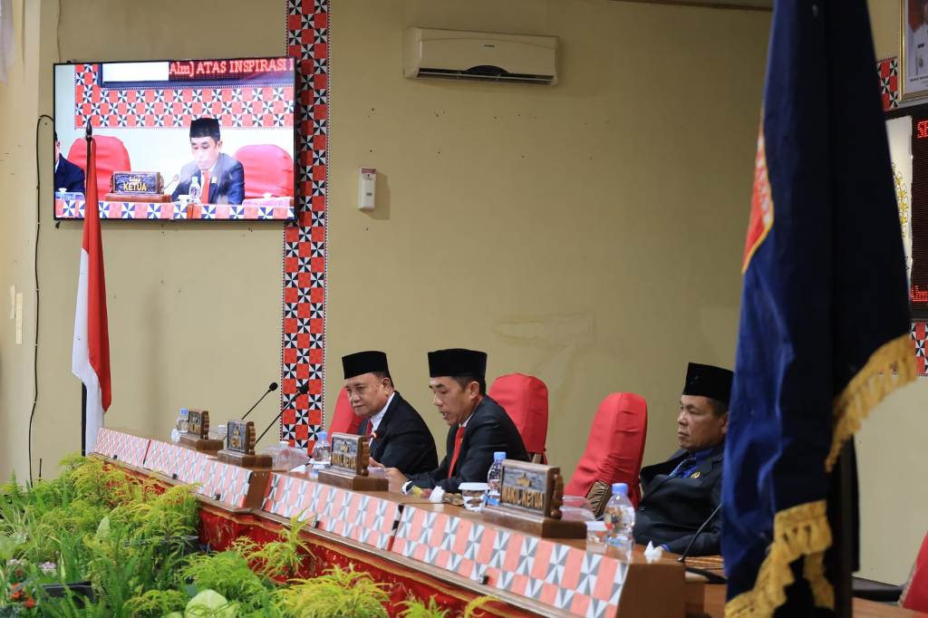 Hadiri Pelantikan PAW Anggota DPRD, Mad Hasnurin: Wakil Rakyat Harus Jalankan Amanah dan Aspirasi Masyarakat