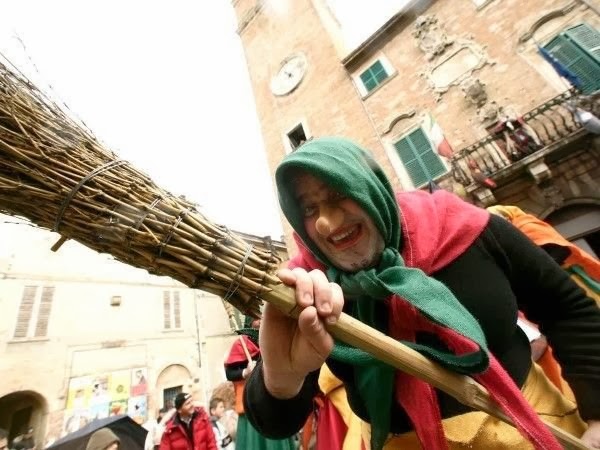 Photos Showing How Christmas was Celebrated Around the World 