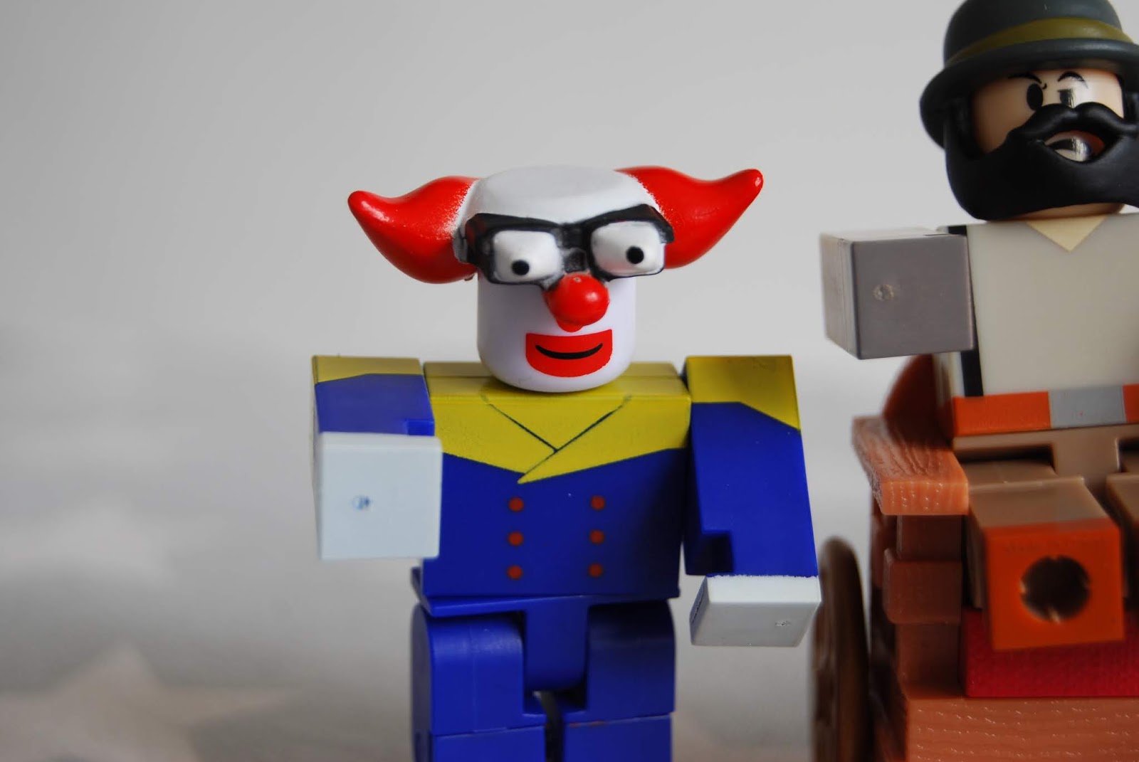 Chic Geek Diary Roblox Series 5 Toys Review Giveaway - 5 roblox characters