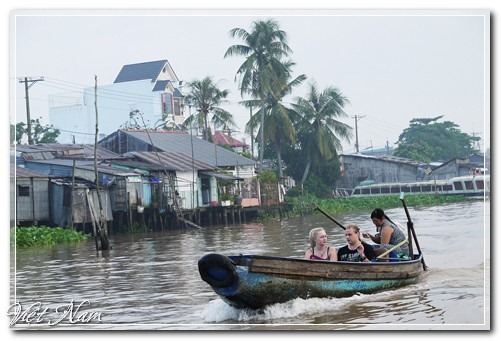 Mưu sinh ở chợ nổi trên sông Hậu 