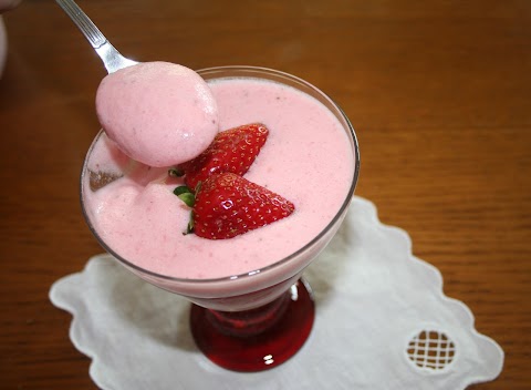 Mousse de morangos saudável ( sem natas, leite condensado nem açúcar)