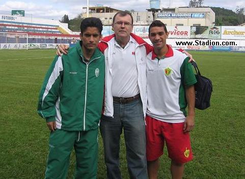 Flash Stadion: Abraçados...