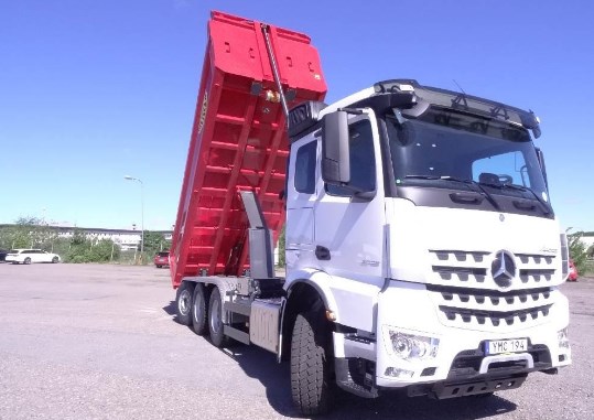 mobil truk dam Mercedes-Benz Arocs 3258