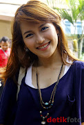 Ayu Rosmalina atau biasa dipanggil Ayu Ting Ting (lahir 20 Juni 1992) .
