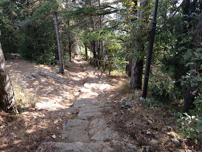 Jalur hiking ke bawah dari Terza Torre