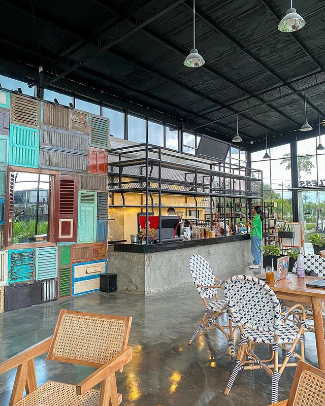 indoor limitless cafe jogja