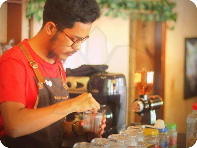 De Lima Coffee Saumlaki Suguhkan Kopi Organik Pilihan
