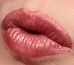 SocialiteLiquidMatteHudaBeauty14