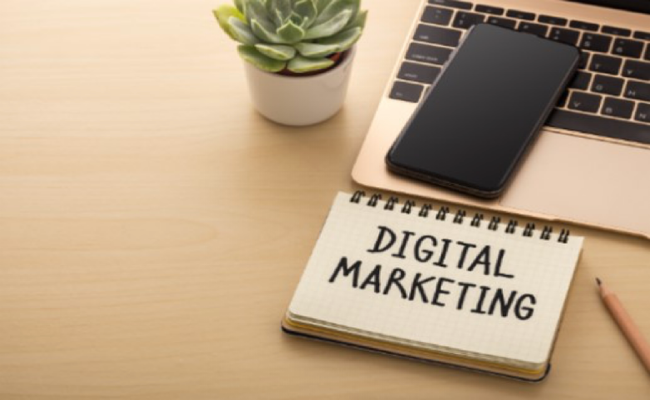 What are the steps in a typical digital marketing campaign?