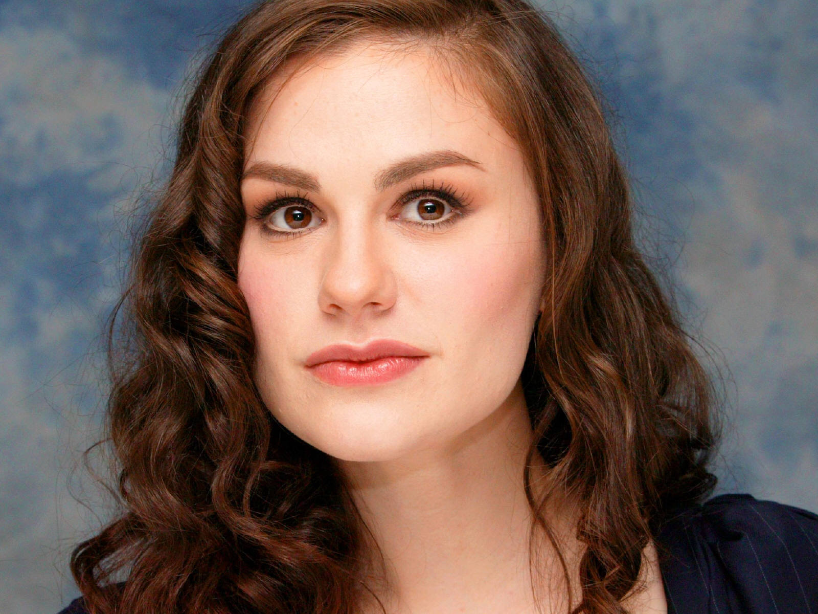 Anna Paquin HD Images and Wallpapers - Hollywood Actress